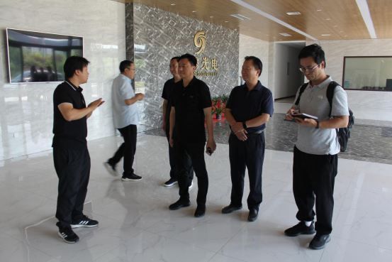 新华社河南分社党组成员、常务副主编王圣志、新华社河南分社农村采访部主任李 鹏一行莅临公司调研采访